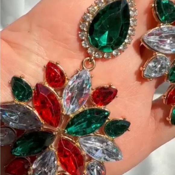 New! Christmas jewelry Festive Red and Green Teardrop Earrings - Picture 7 of 7